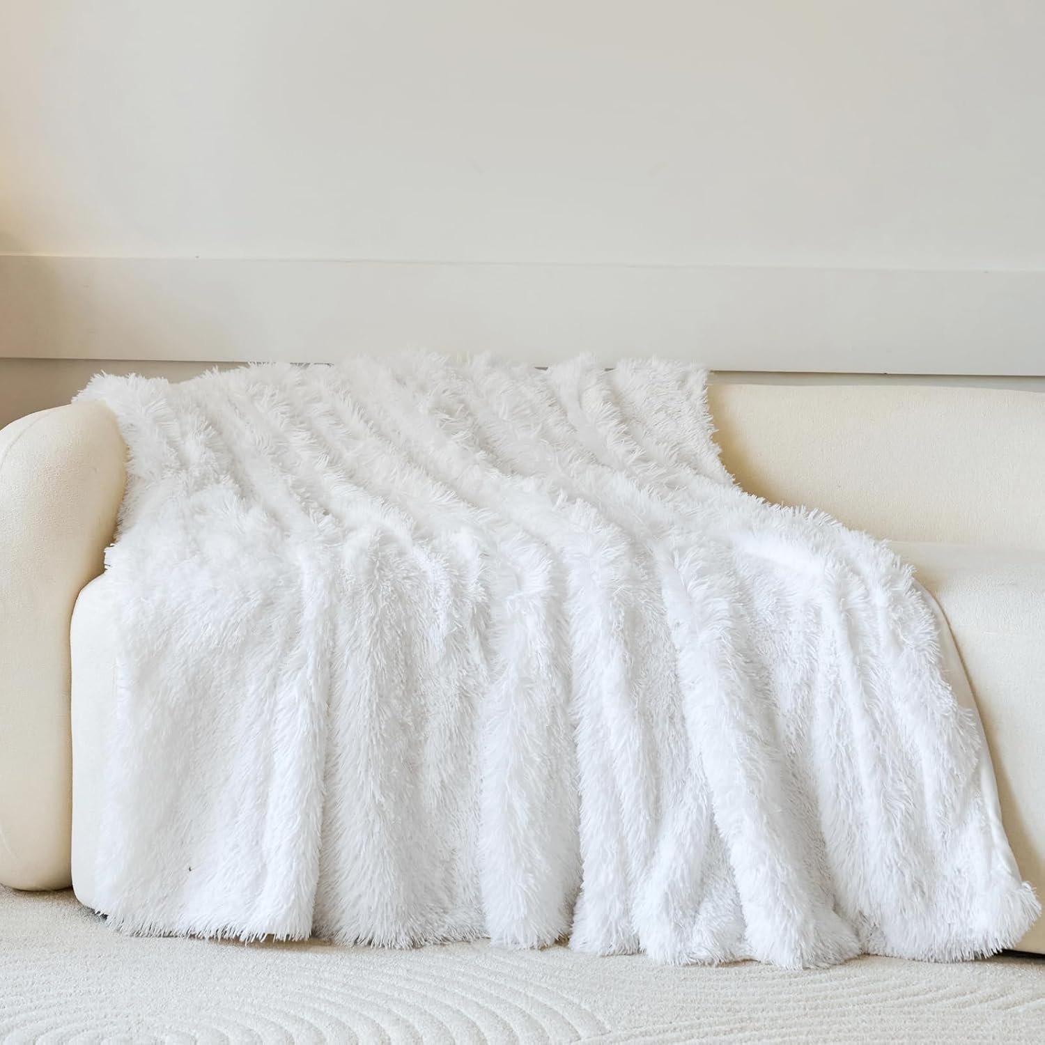 White Fuzzy Throw Blanket Living Room Decor Home Gifts, Soft Faux Fur Fluffy Cozy Fuzzy Plush Warm Couch Bed Blanket, Bedroom Spring Decor White Gifts for Him Her, 50×60
