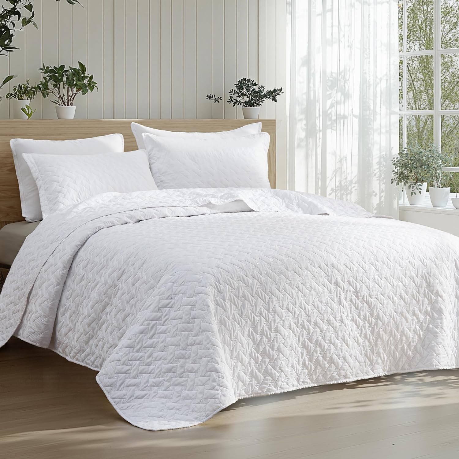 Bedsure Quilts Queen Size – Lightweight Bedspreads Queen Size with Basket Weave Pattern, Soft Quilt Bedding Set, White Comforter Set Coverlet for All Seasons with 2 Pillow Shams (90″ x 96″)