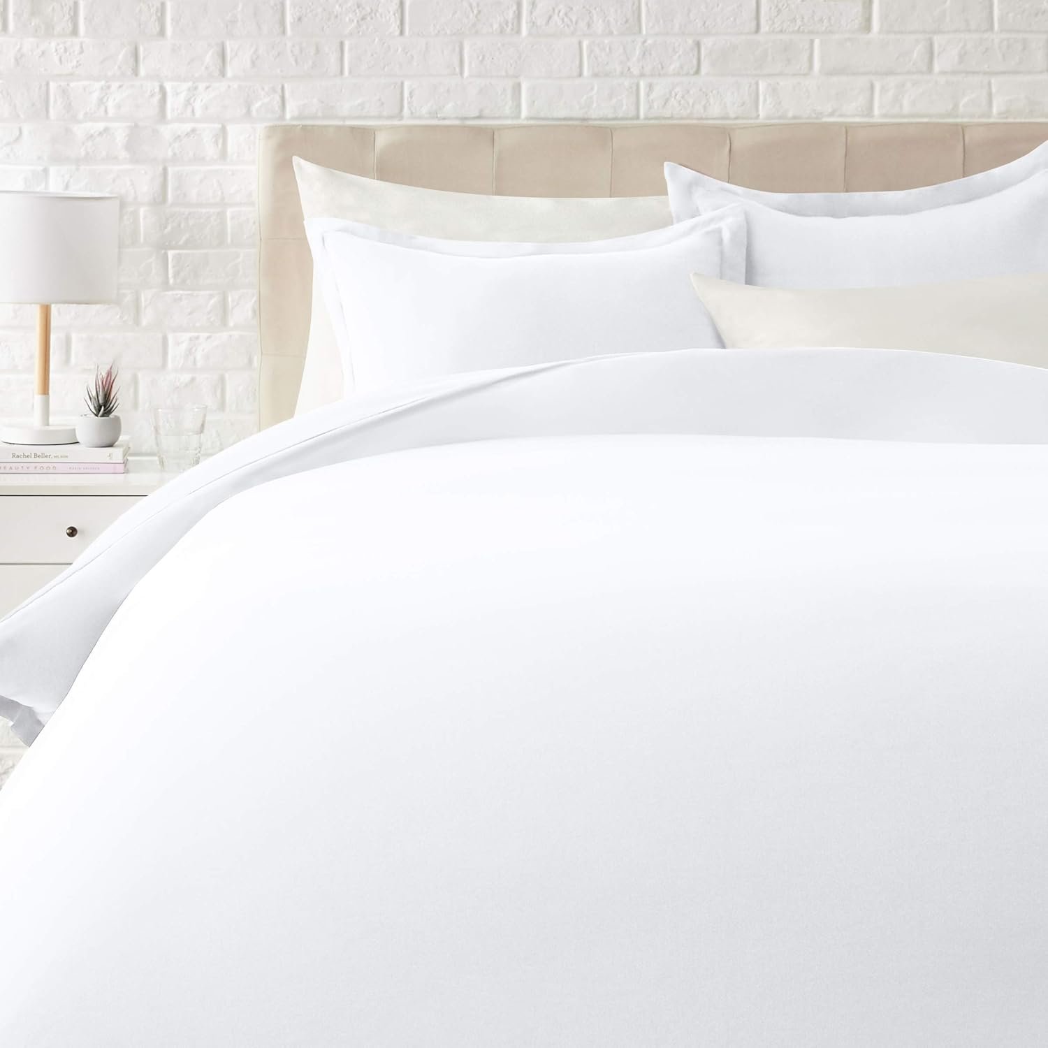 Amazon Basics Lightweight Wrinkle-Resistant Microfiber 3 Piece Duvet Cover Set with Zipper Closure, Full/Queen, Bright White
