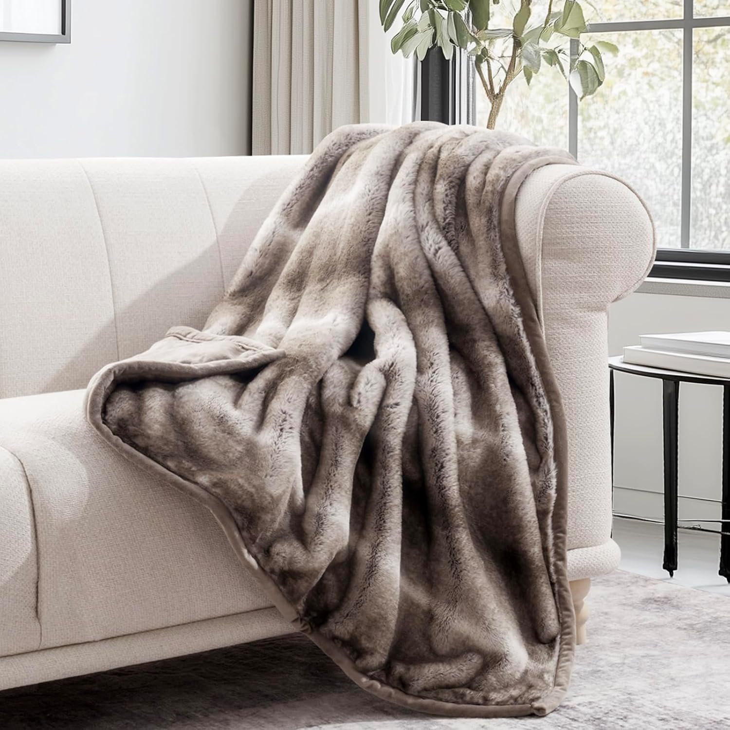 EVERGRACEHOME Ultra Soft Luxury Fluffy Mink Faux Fur Throw Blanket, Thick Warm Fall Winter Blankets for Bed, Couch, Cozy Plush Reversible Blanket for Chair, Sofa (Ombré Hazel Brown, 50″x60″)