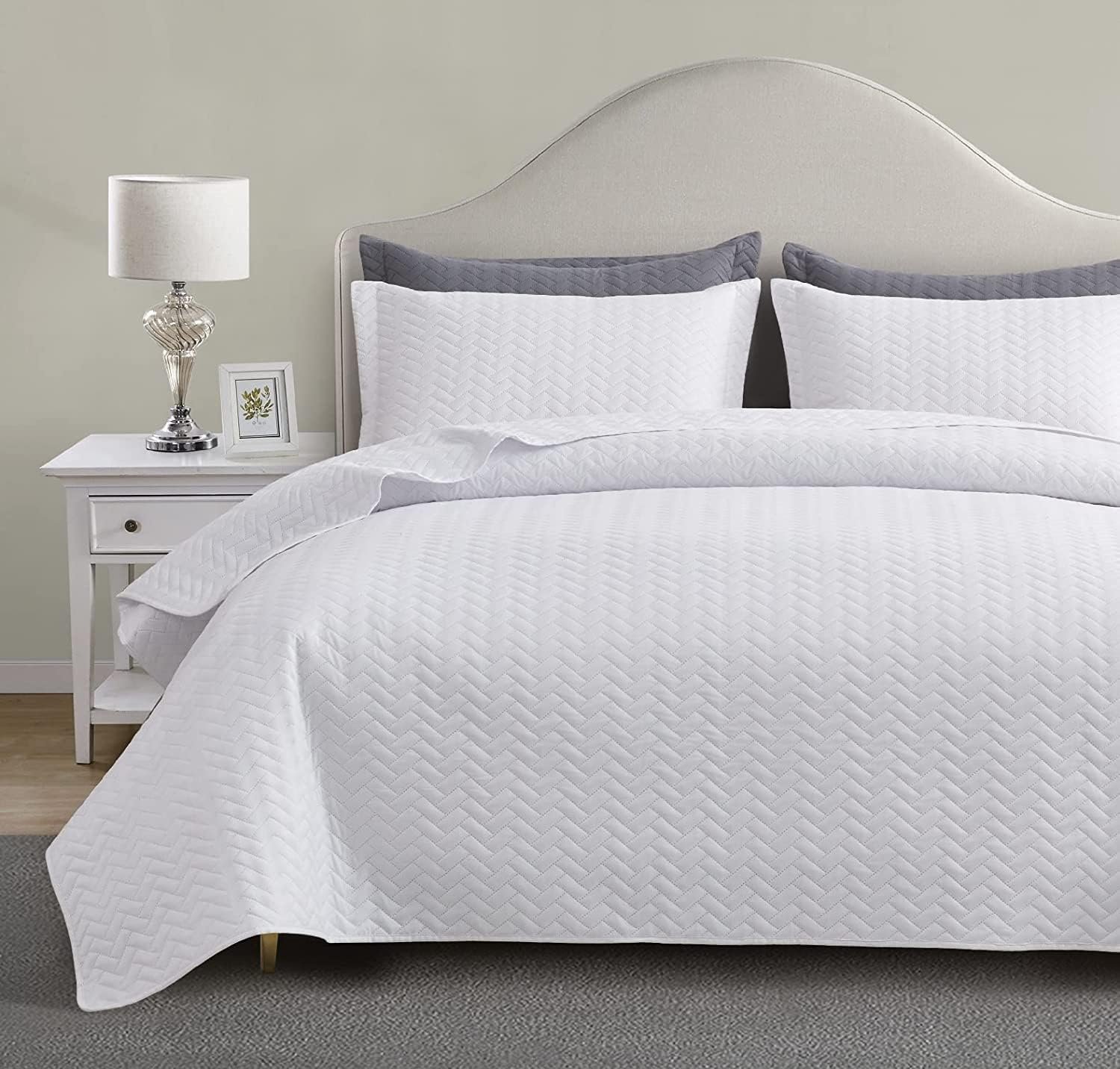 Maple&Stone White Quilt Set Queen Size, Lightweight Bedspread Ultrasonic Chevron Pattern Light Coverlet for All Season Comforter Bedding Decor – 3 Piece Full Bed Cover Sets