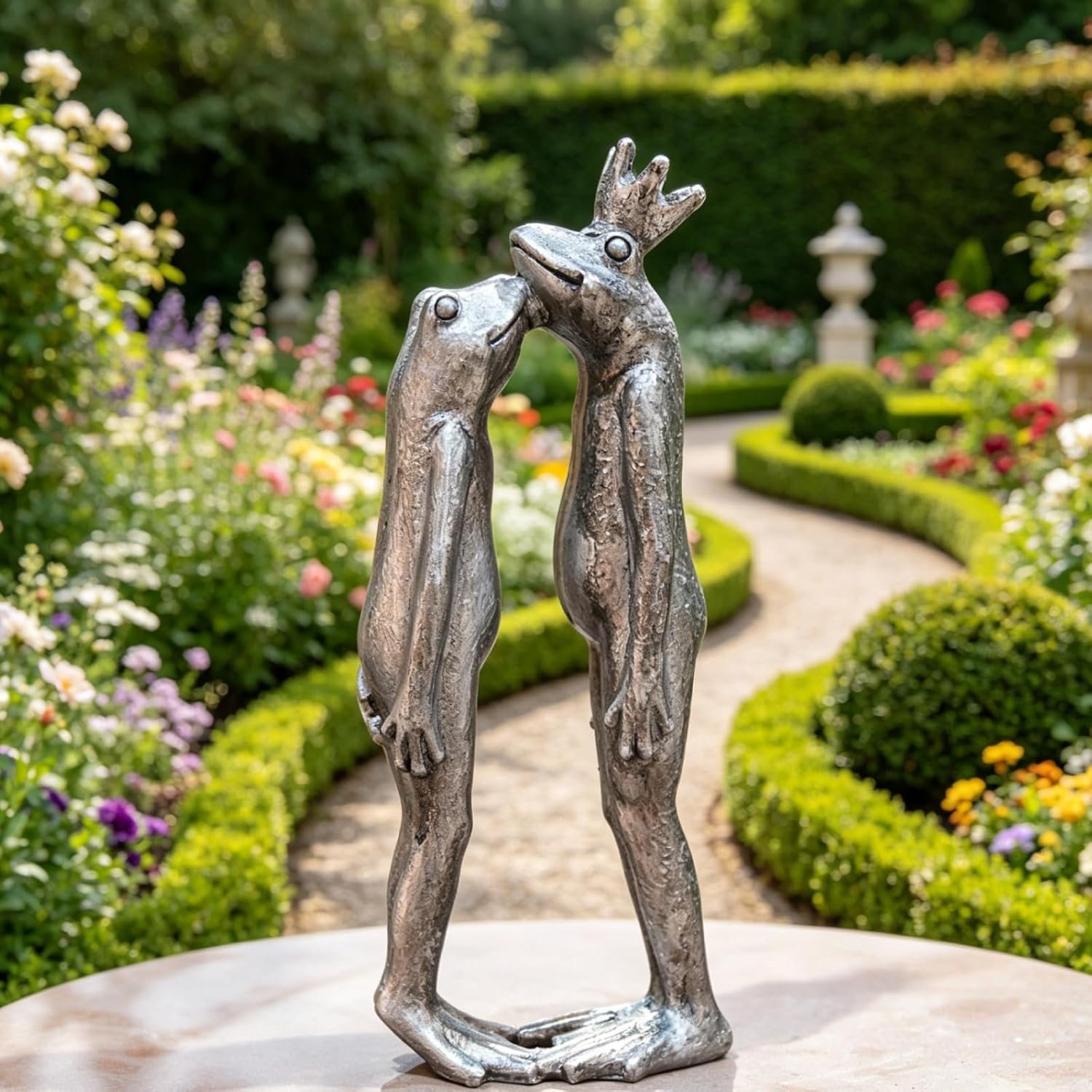 Frog Decor Garden Statue Decor Outside – Artgenius Couple Kissing Statue Outside Frog Figurines for Yard Patio Lawn Decorations Couple Frogs Front Yard Decorations Outdoor 3.6″2.1″8.7″ LC Lcdecohome