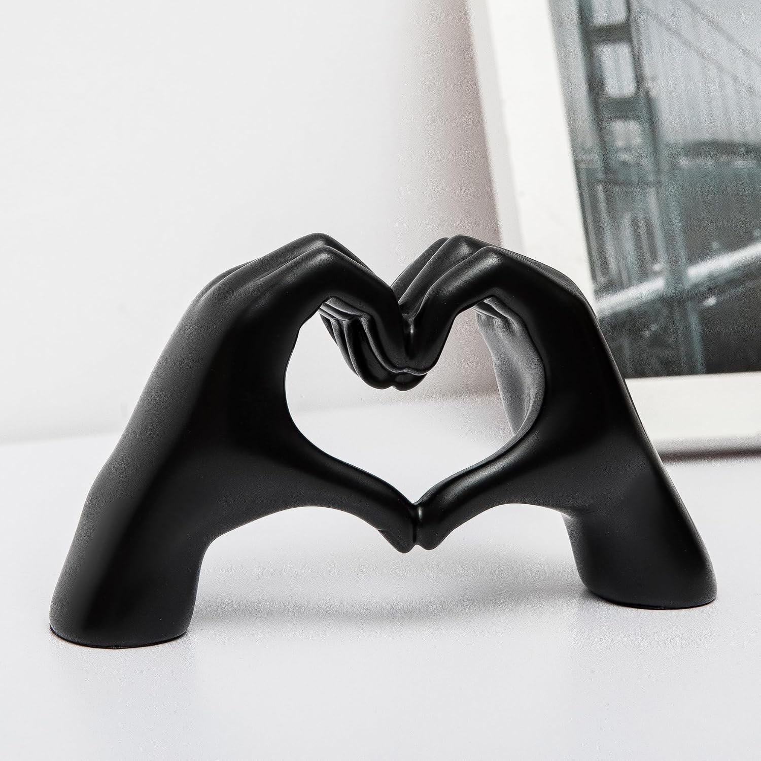 FANTESTICRYAN Small Heart Hands Statues Hand Love Sculpture Cute Decorative Home Decor Ornaments for Living Room, Wedding, Office Desktop, Cabinets, Bookshelf, Gift for Mom (Small Black)