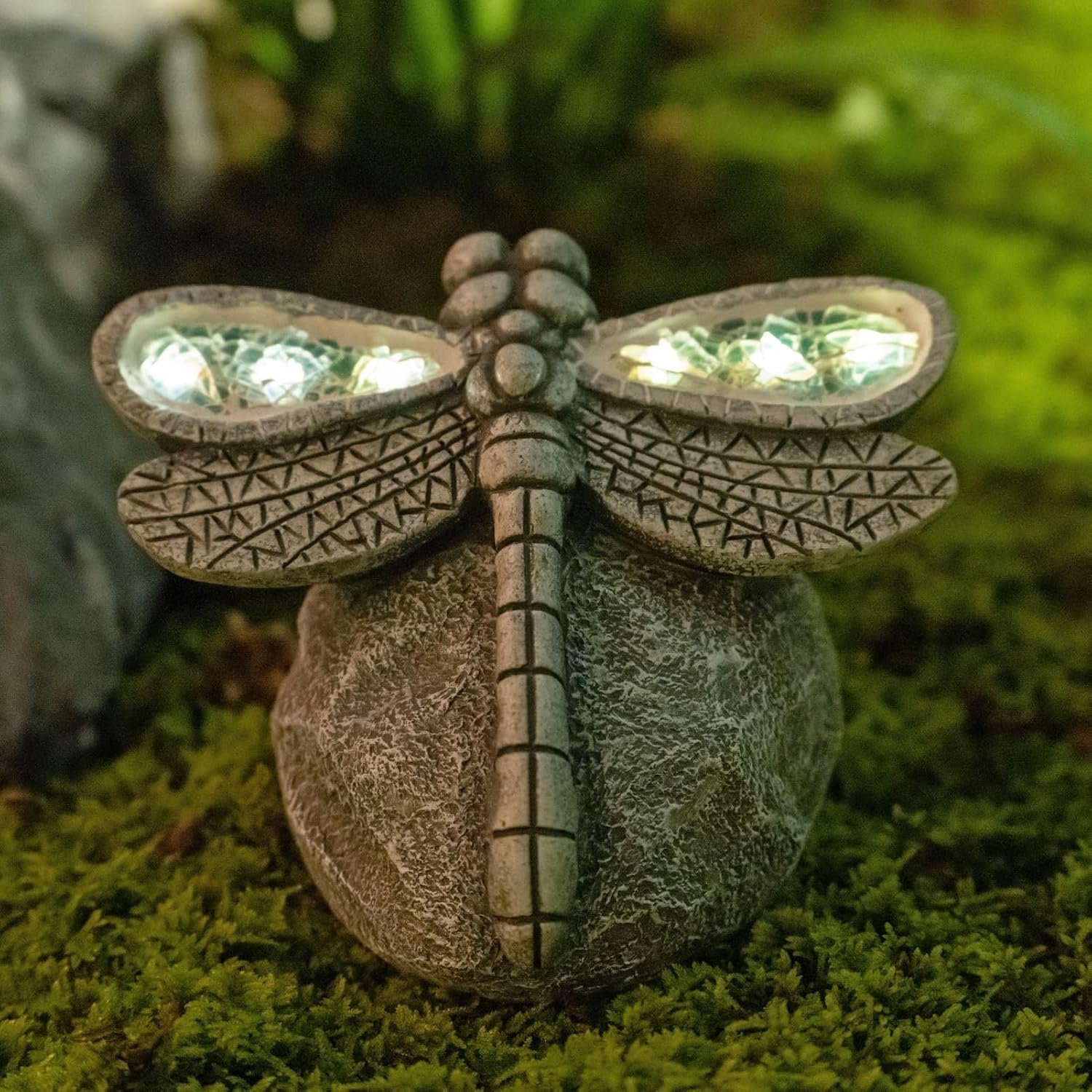 Rezpuao Garden Statue Dragonfly,Solar Dragonfly Decor for Outdoor,Resin Dragonflies Figurine with Solar Light for Patio,Balcony,Yard,Lawn Ornament,Perfect Garden Gift