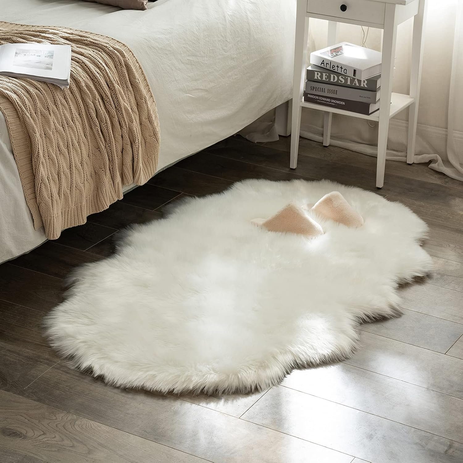 MIULEE Luxury Soft Fluffy Area Rug 3×5 Feet, Faux Fur Sheepskin Rug Decorative Plush Shaggy Carpet for Christmas Decor Bedside Sofa Floor, White
