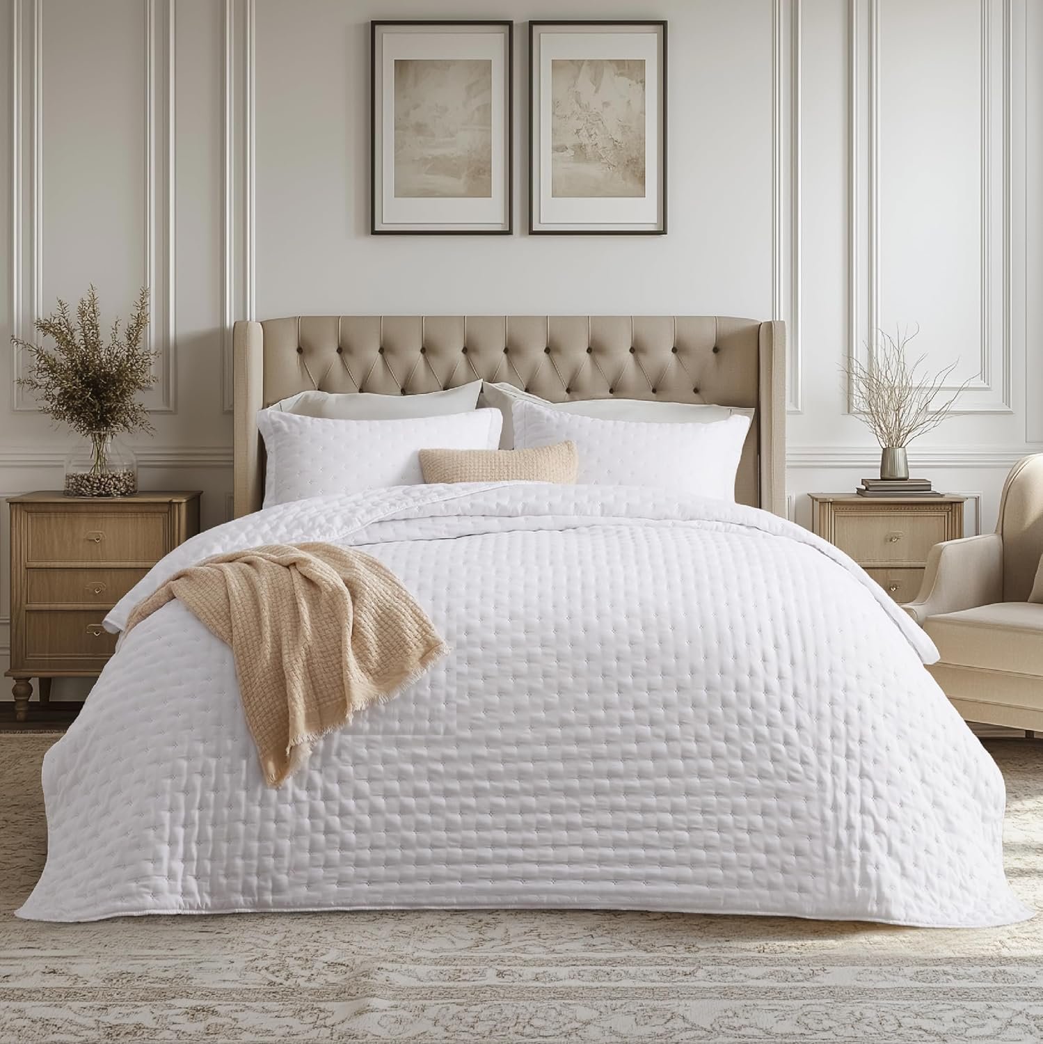 Bedsure King Quilt – Lightweight Comforter King Size for Summer, Bright White Bedspread King with Clover Pattern, Soft Ultrasonic Coverlet, Modern All-Season Polyester Bedding, 106 x 96 Inches