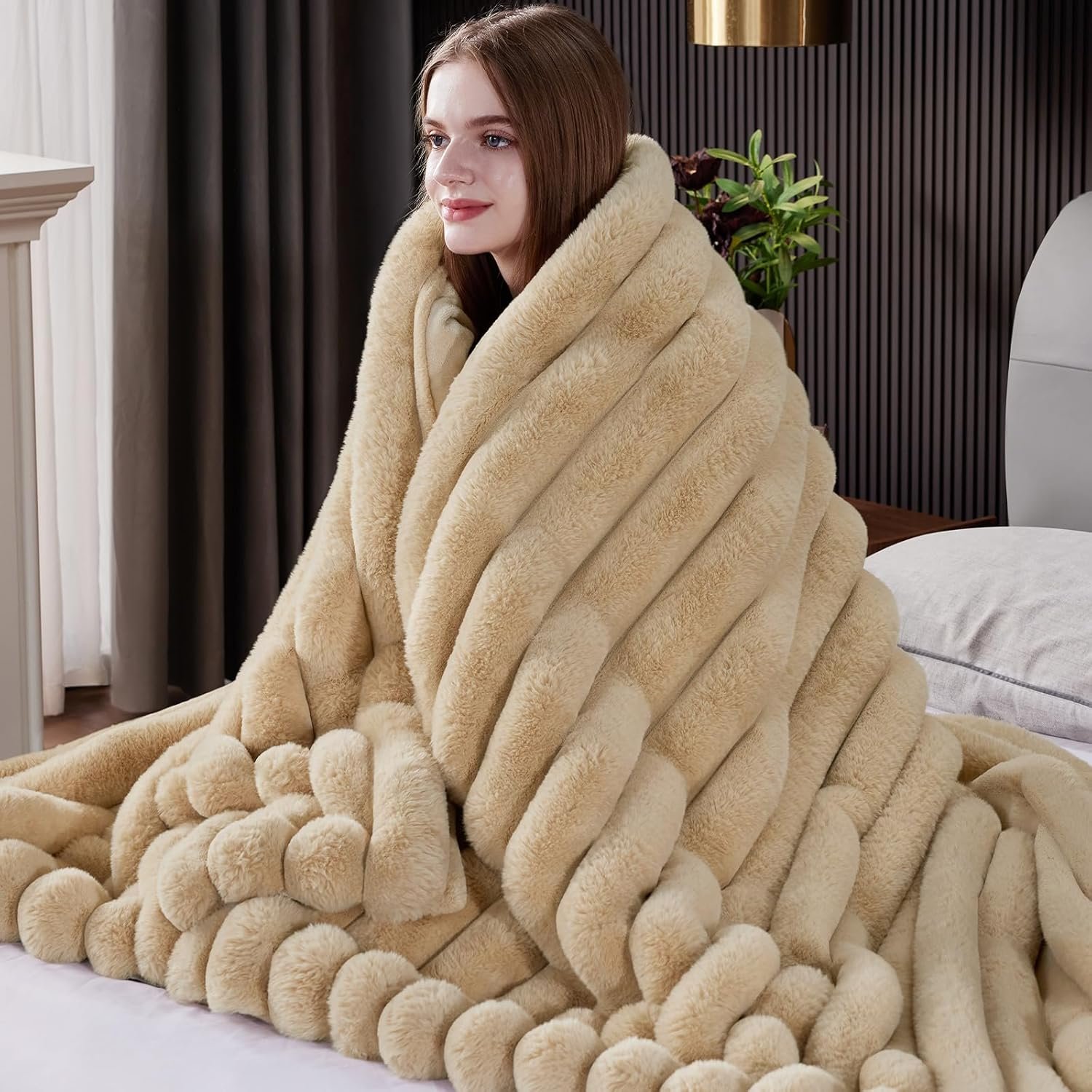 Faux Fur Throw Blanket, Thick 1000GSM Fluffy Cozy Throw Blankets for Bed, Luxury Plush Striped Warm Soft Blanket for Couch LivingRoom Home Decor & Gifts(50″x 70″, Beige)