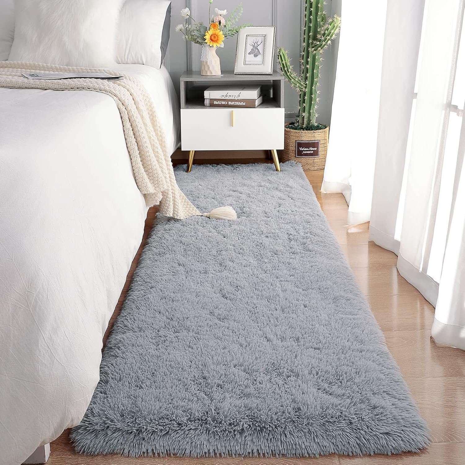 Chicrug Soft Runner Rugs for Bedroom Living Room Plush Fluffy Rug 2×6 Feet, Shag Furry Area Rug Carpet Non Shedding for Nursery Children Kids Girls Room Home Decorative, Grey