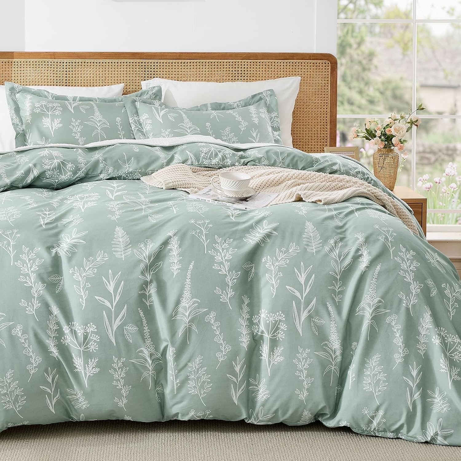 MUXHOMO Duvet Cover Queen Size, Reversible Floral Green Duvet Cover Set with Zipper Closure, 3 Pieces Botanical Patterns Soft Microfiber Bedding Set with 4 Ties (90″x90″, 2 Pillow Cases)