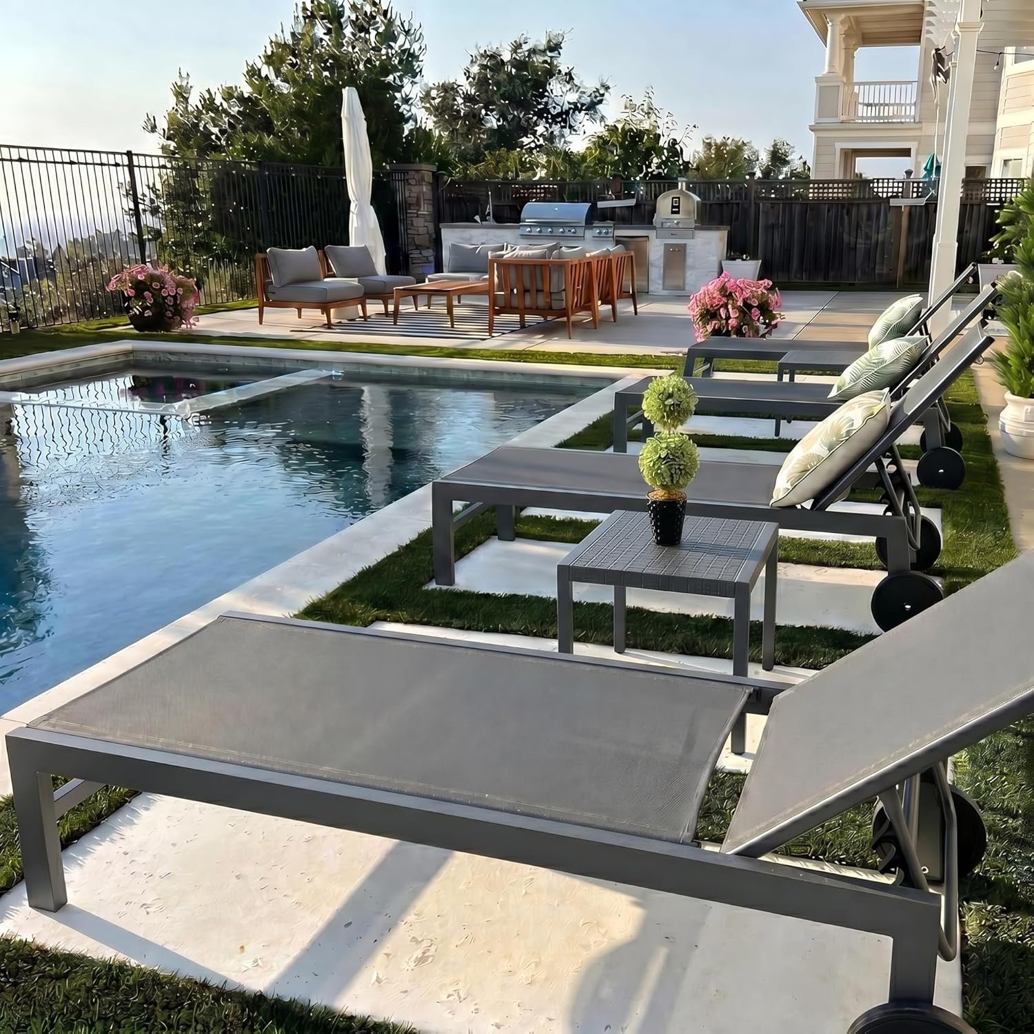 PURPLE LEAF Patio Lounge Chair Set for 2 Outdoor Chaise Lounge with Adjustable Backrest and Easy-to-Move Wheels Aluminum Reclining Lounge Chair for Outside Yard Pool Side Table Included, Charcoal Grey