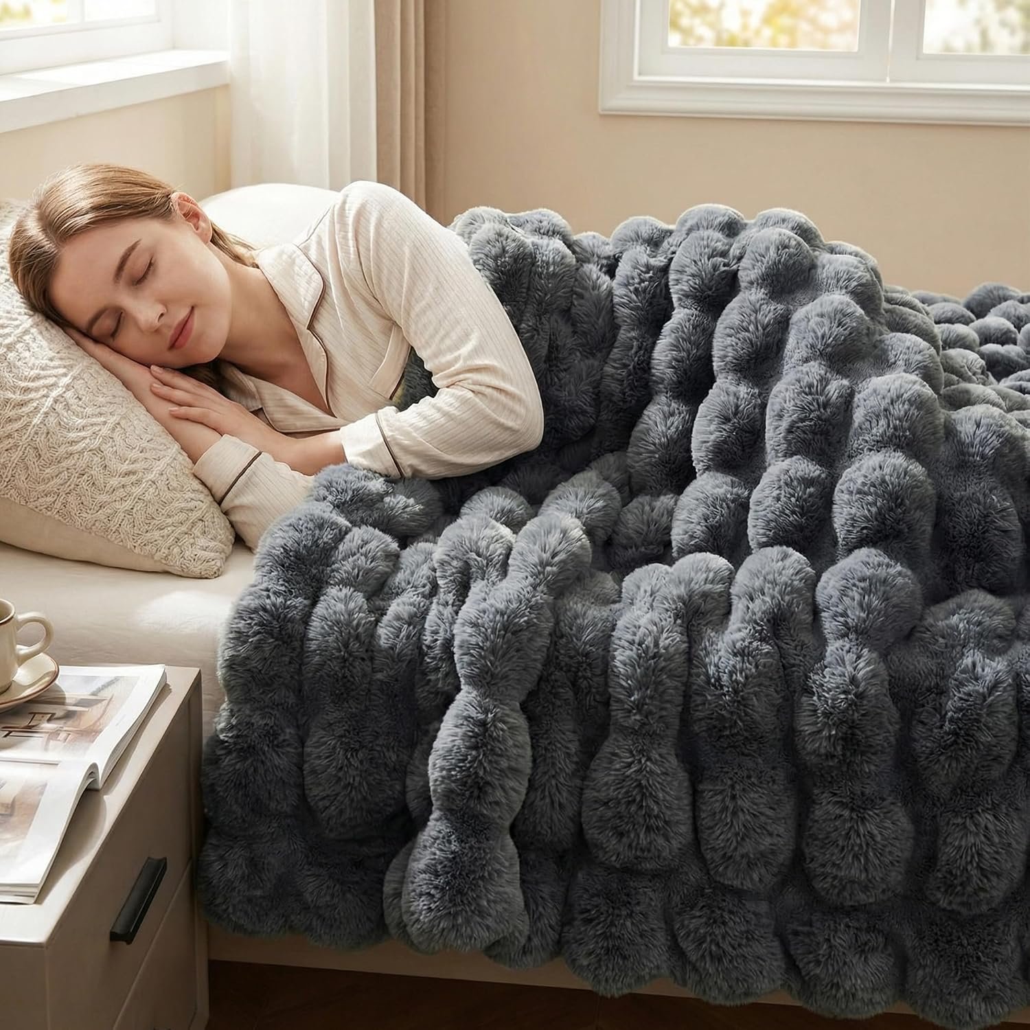 DREAMNINE Soft Faux Bubble Rabbit Fur Throw Blanket for Couch, Thick Cozy Decorative Warm Fuzzy Fur Blanket for Sofa Chair Bedroom Living Room Dorm Gift, 50 * 60 Inches, Grey
