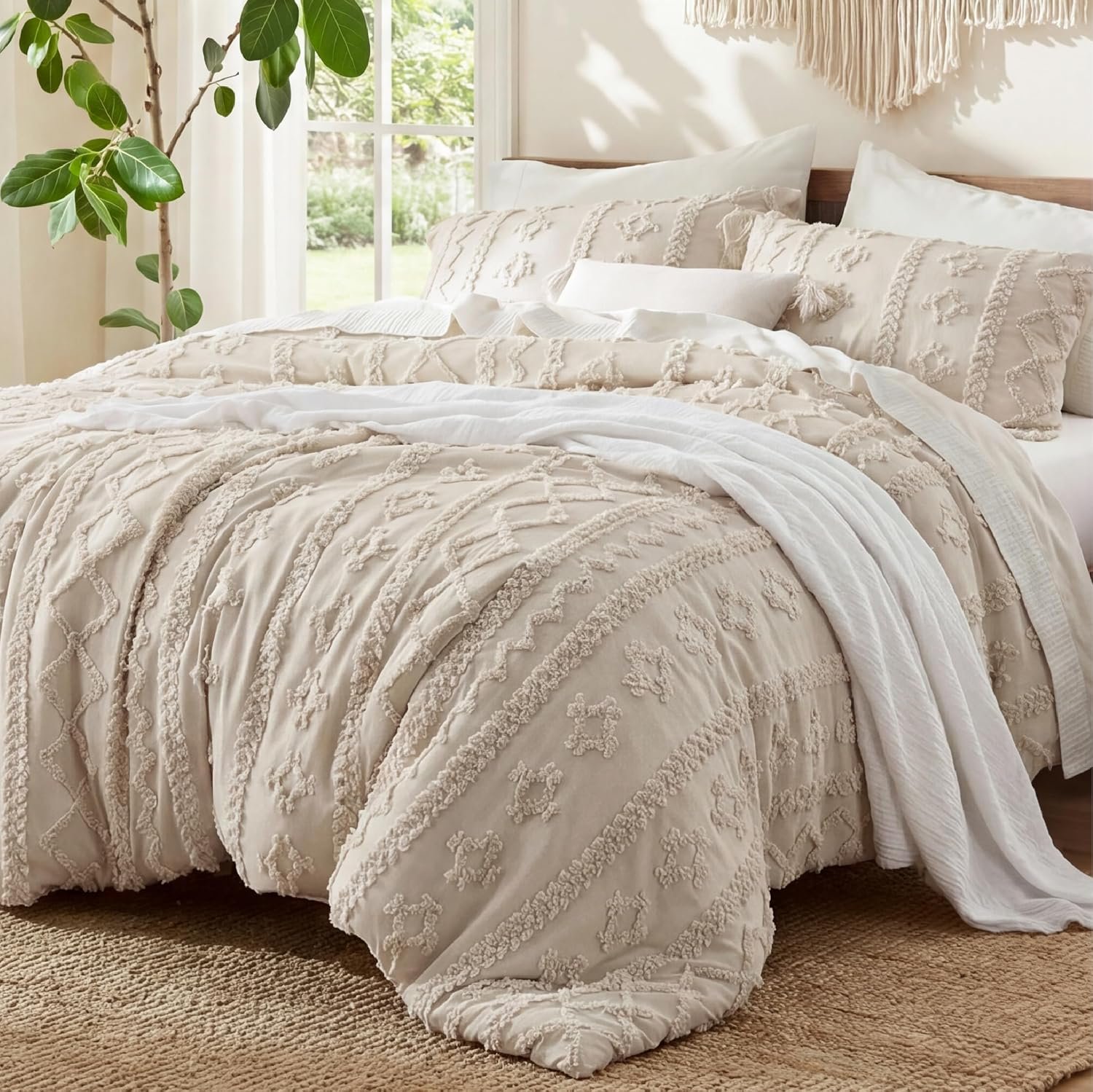 Bedsure Tufted Boho Comforter Set King Size – Beige Boho Bed Set, GentleSoft™ 3 Pieces Farmhouse-Style Embroidery Bedding, Gifts for Woman, Soft Jacquard Kids’ King Comforter for All Seasons