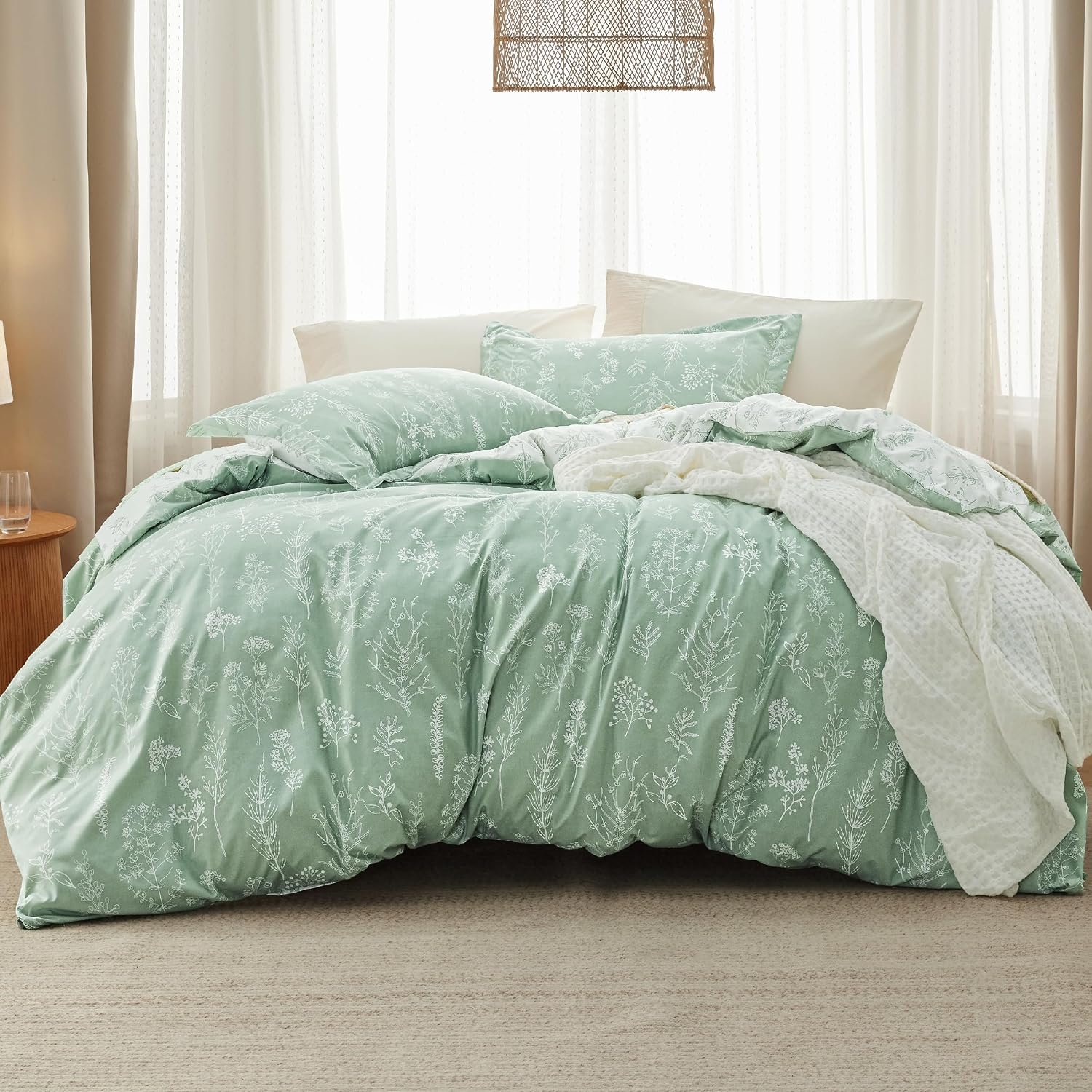 Bedsure Queen Comforter Set – Sage Green Bed Set, 3 Pieces Lightweight Summer Cute Floral Bedding, 1 Soft Reversible Botanical Flowers Comforter and 2 Pillow Shams