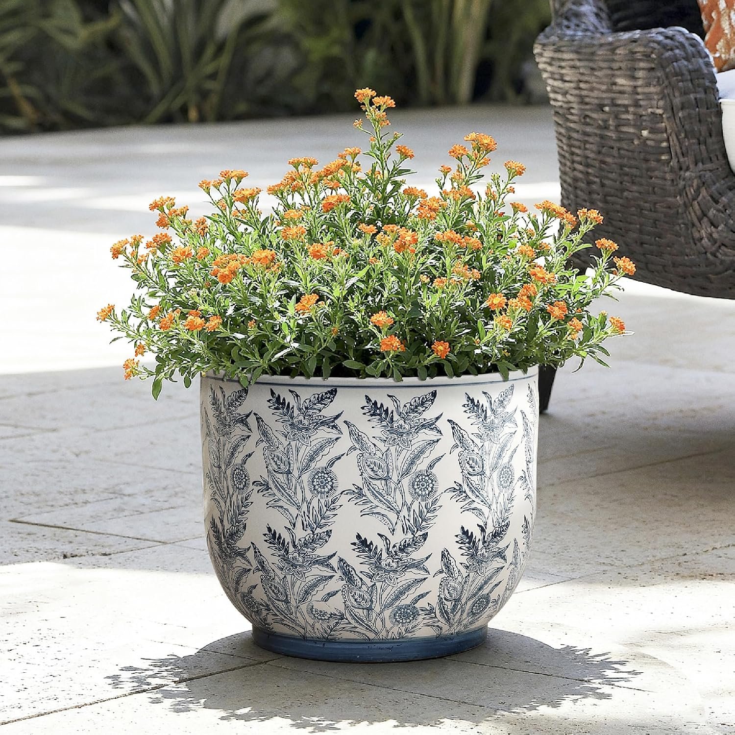 LuxenHome 15.5″ Dia Round Ceramic Planter Pot, Large Indoor Outdoor Plant Pot with Drainage Hole and Rubber Plug, Modern Blue Botanical Floral Decorative Flower Pots for Home Garden Patio